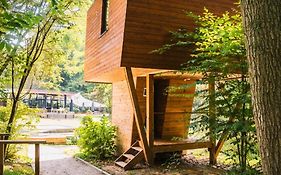 Utopia Village - Art & Nature Lodges
